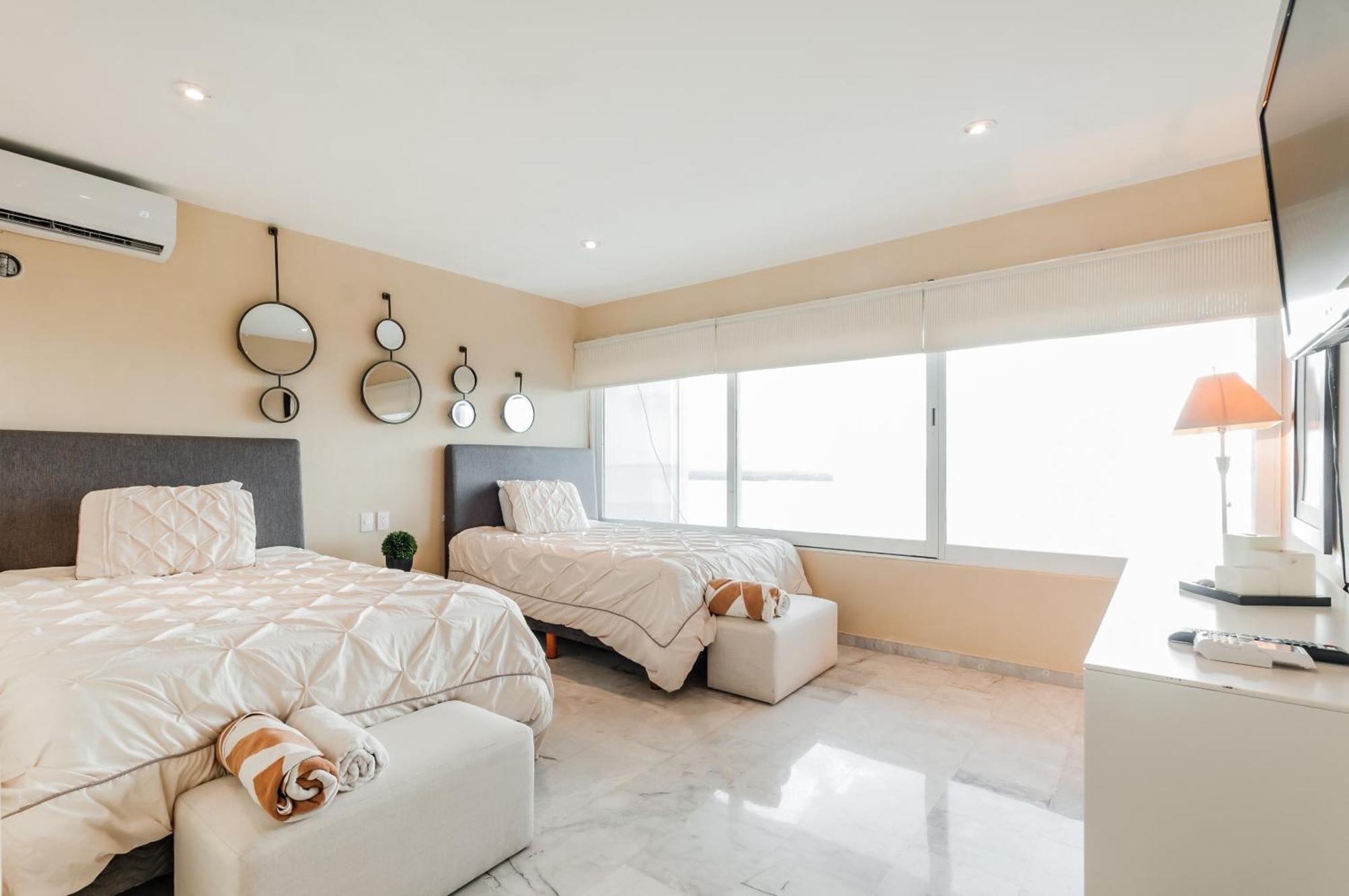 Brisas Beachfront Penthouses 坎昆 外观 照片