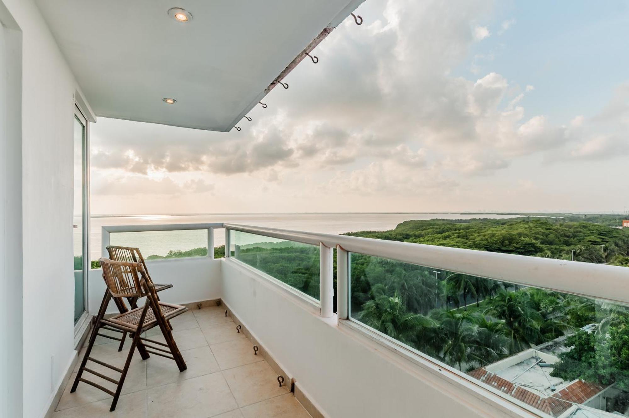 Brisas Beachfront Penthouses 坎昆 外观 照片
