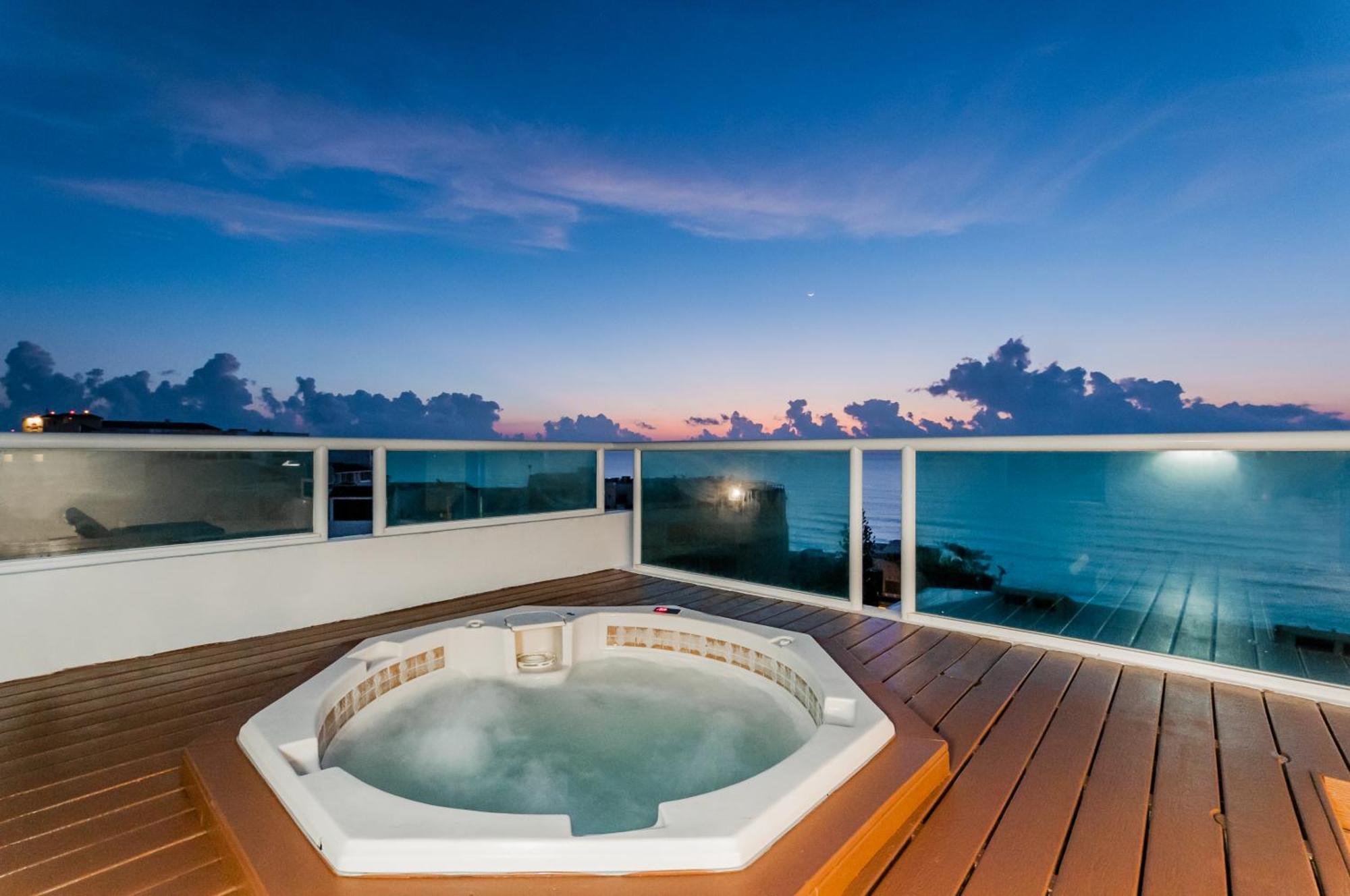 Brisas Beachfront Penthouses 坎昆 外观 照片