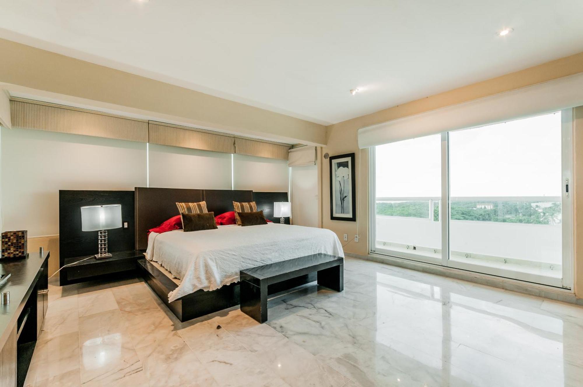 Brisas Beachfront Penthouses 坎昆 外观 照片